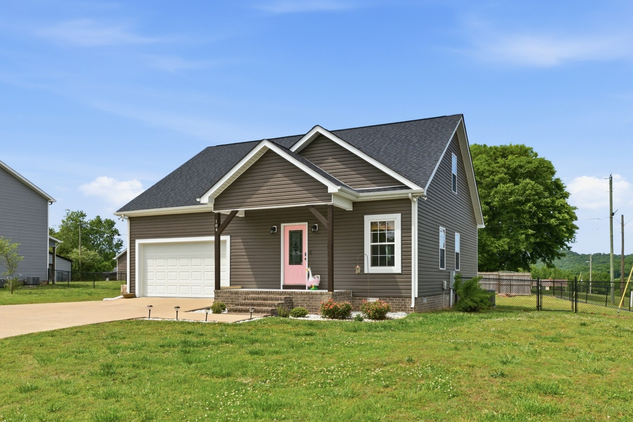184 Lebanon Highway Carthage, TN 37030 - Photo 2 of 36 a front view of house with yard