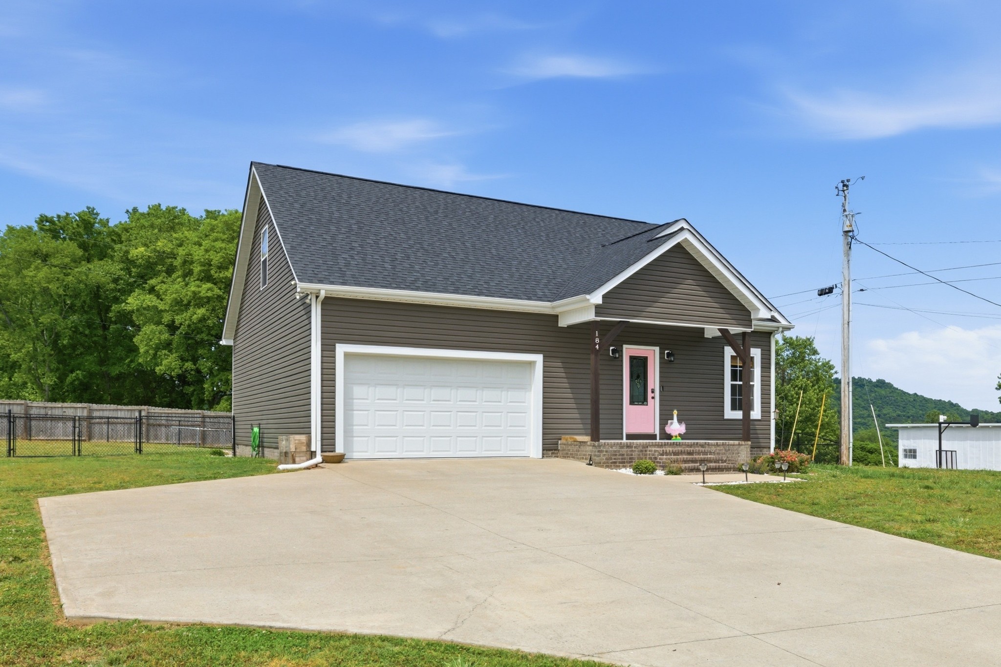 184 Lebanon Highway Carthage, TN 37030 - Photo 3 of 36 a front view of a house with yard