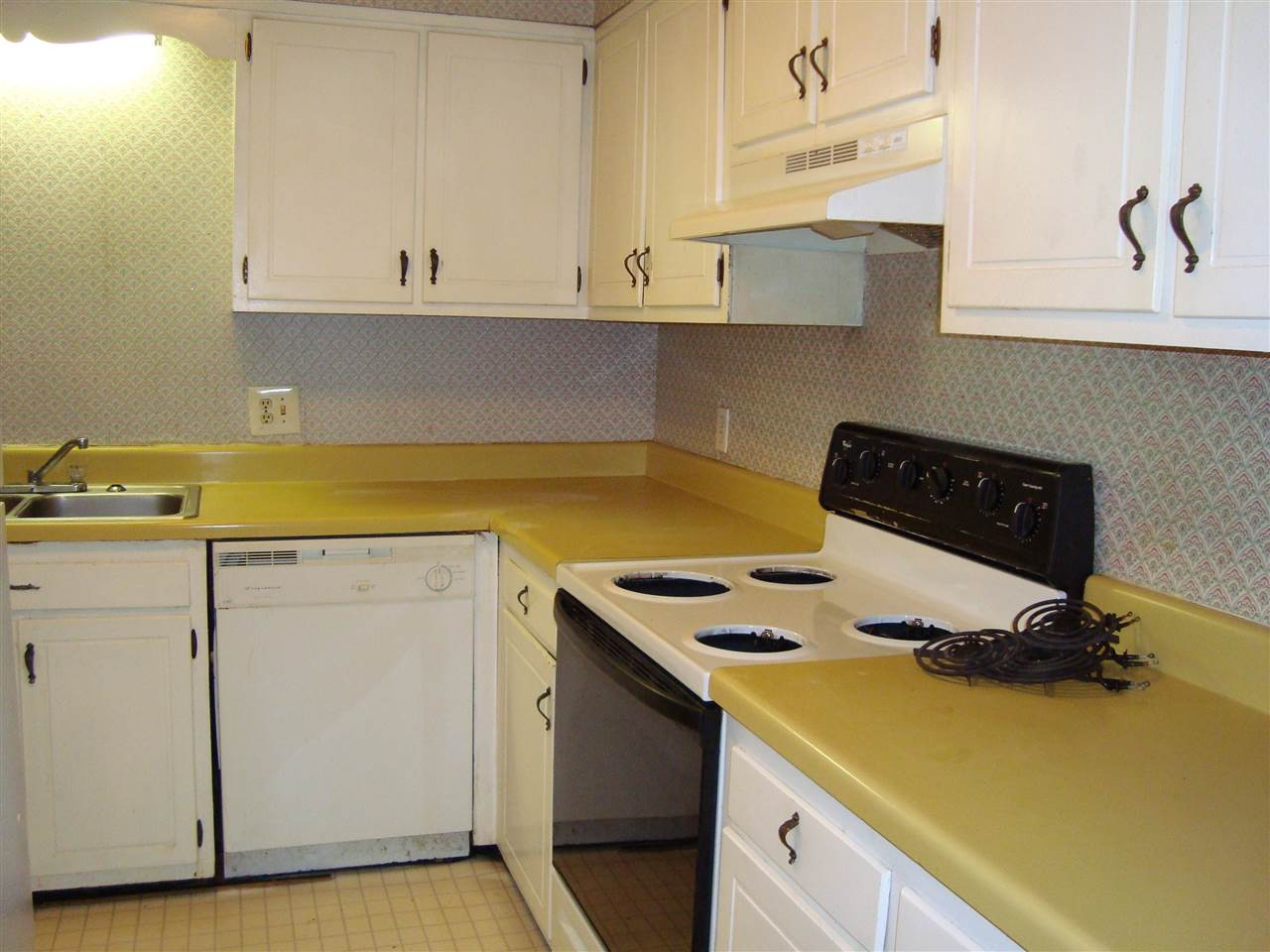5104 Flint Ridge Place, Unit 5104 Raleigh, NC 27609 - Photo 6 of 12 Kitchen