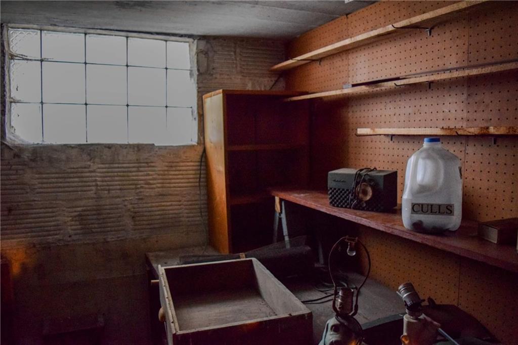 908 Liberty Street McKees Rocks, PA 15136 - Photo 3 of 28