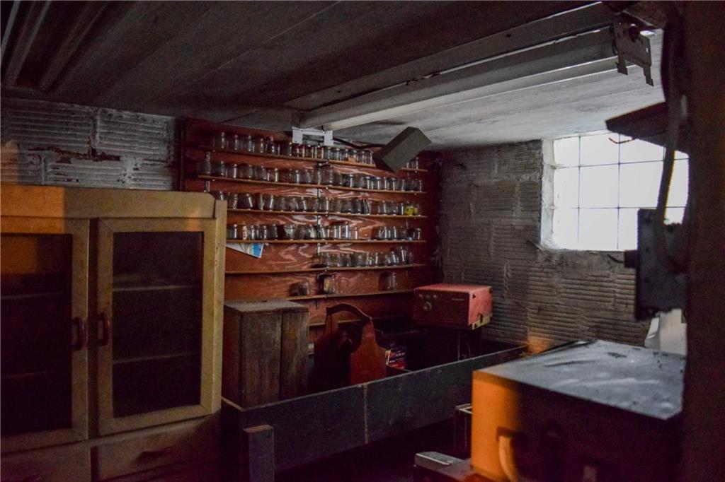 908 Liberty Street McKees Rocks, PA 15136 - Photo 4 of 28