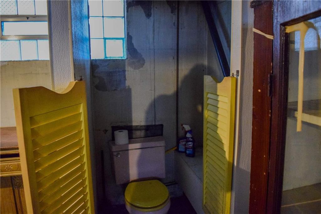 908 Liberty Street McKees Rocks, PA 15136 - Photo 7 of 28