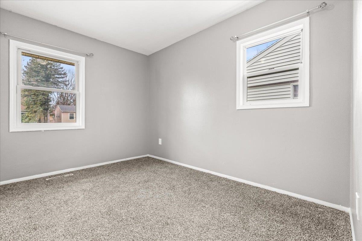 3213 Shetland Road Lansing, MI 48911 - Photo 14 of 24 1919543-13382b66-ce70-46b1-aff7-a34a7b280703.JPG