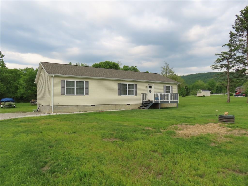 887 Mud Pike Road Smithfield, PA 15478 - Photo 6 of 36 a front view of house with yard and green space