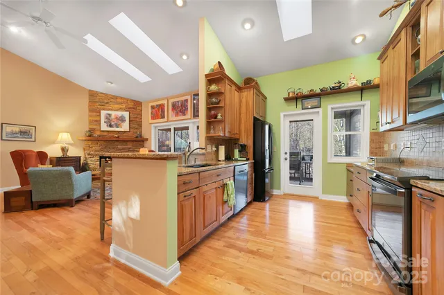 $573,500 | 301 Qualla Circle, Brevard, NC 28712