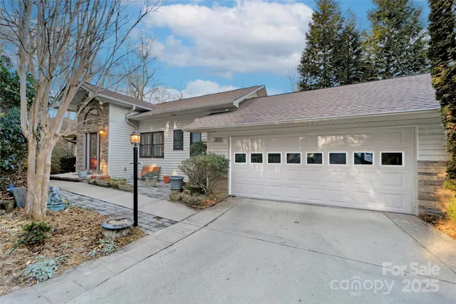 $573,500 | 301 Qualla Circle, Brevard, NC 28712