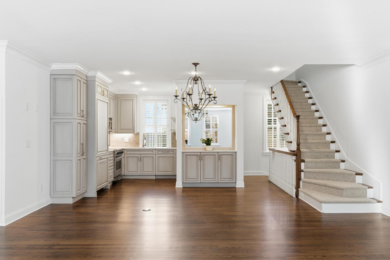38 Elliott Street Charleston, SC 29401 - Photo 14 of 37 Dining Area