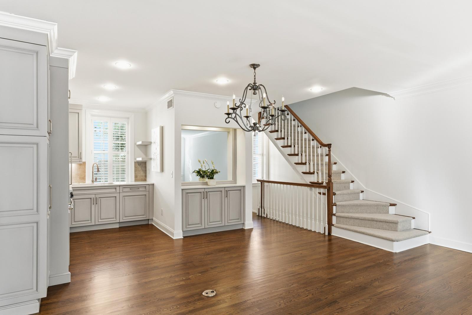 38 Elliott Street Charleston, SC 29401 - Photo 18 of 37 Dining Area