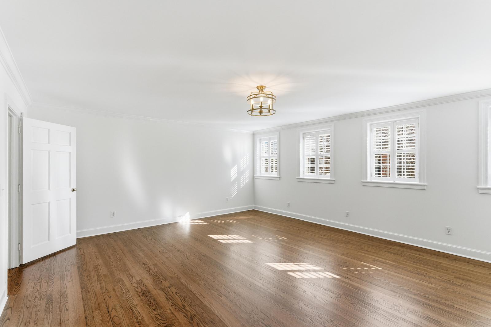 38 Elliott Street Charleston, SC 29401 - Photo 21 of 37 Primary Bedroom Suite