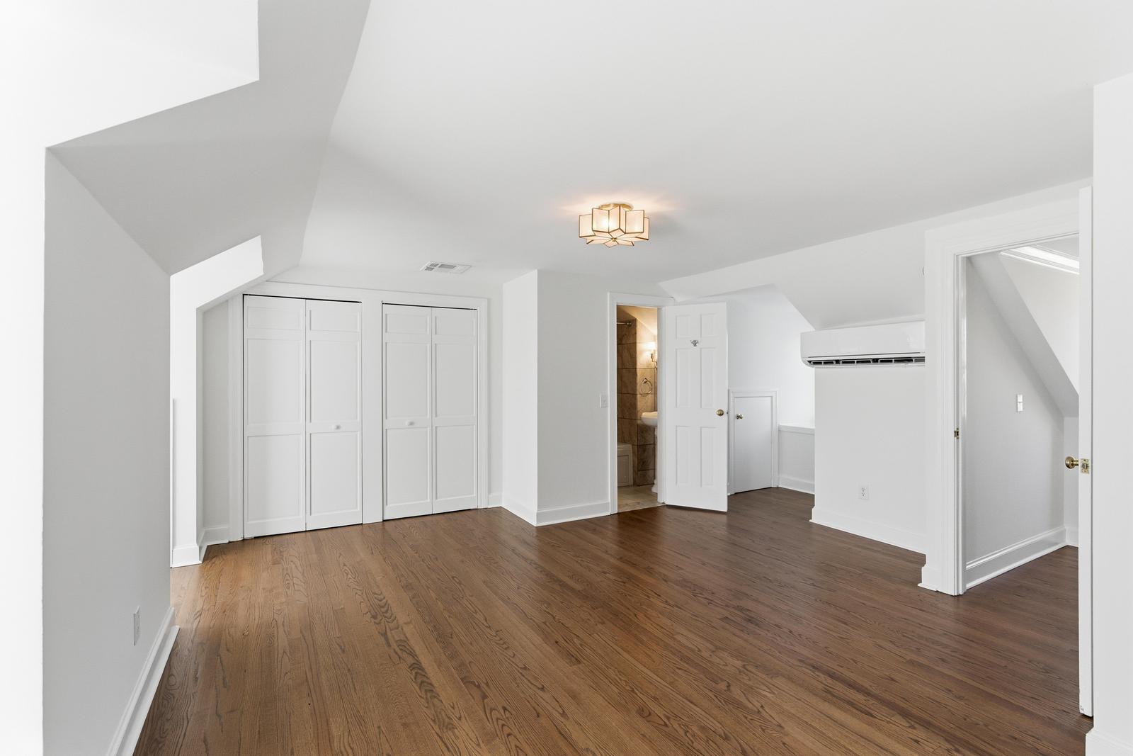 38 Elliott Street Charleston, SC 29401 - Photo 27 of 37 Guest bedroom/office suite