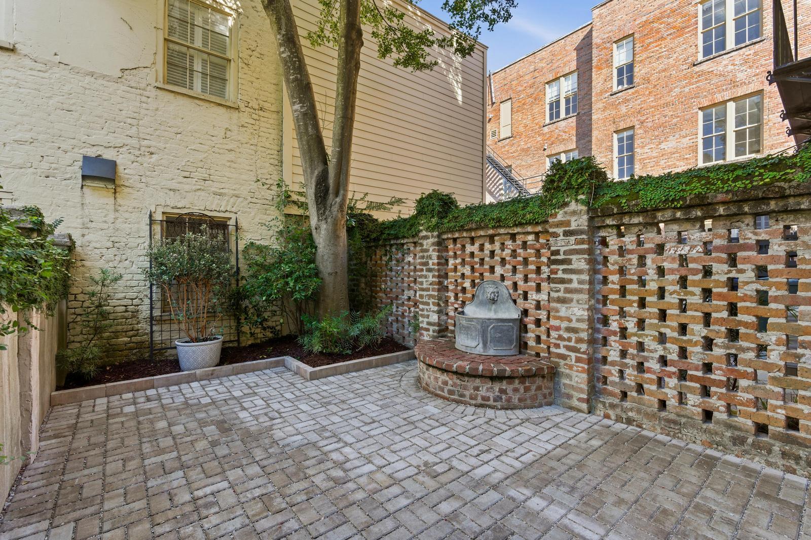 38 Elliott Street Charleston, SC 29401 - Photo 9 of 37 Private Courtyard
