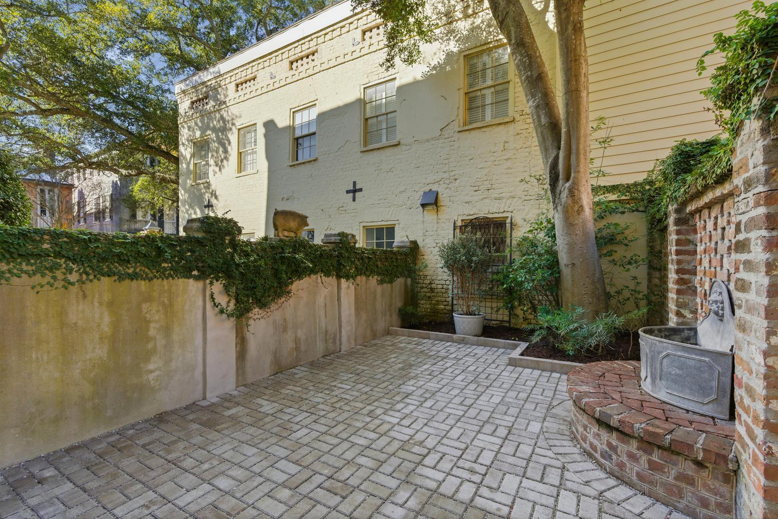 38 Elliott Street Charleston, SC 29401 - Photo 10 of 37 Private Courtyard