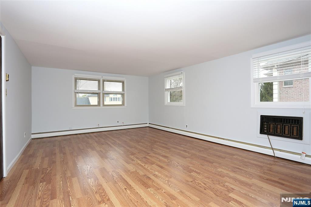 324 Edstan Way Paramus, NJ 07652 - Photo 17 of 35