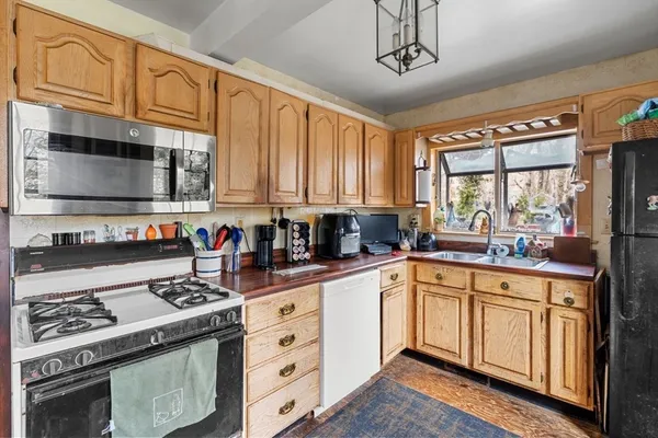 $999,000 | 20 Blue Shutters Lane, Falmouth, MA 02556