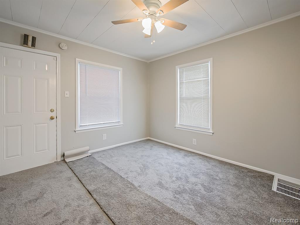 245 South Edith Street Pontiac, MI 48342 - Photo 2 of 30
