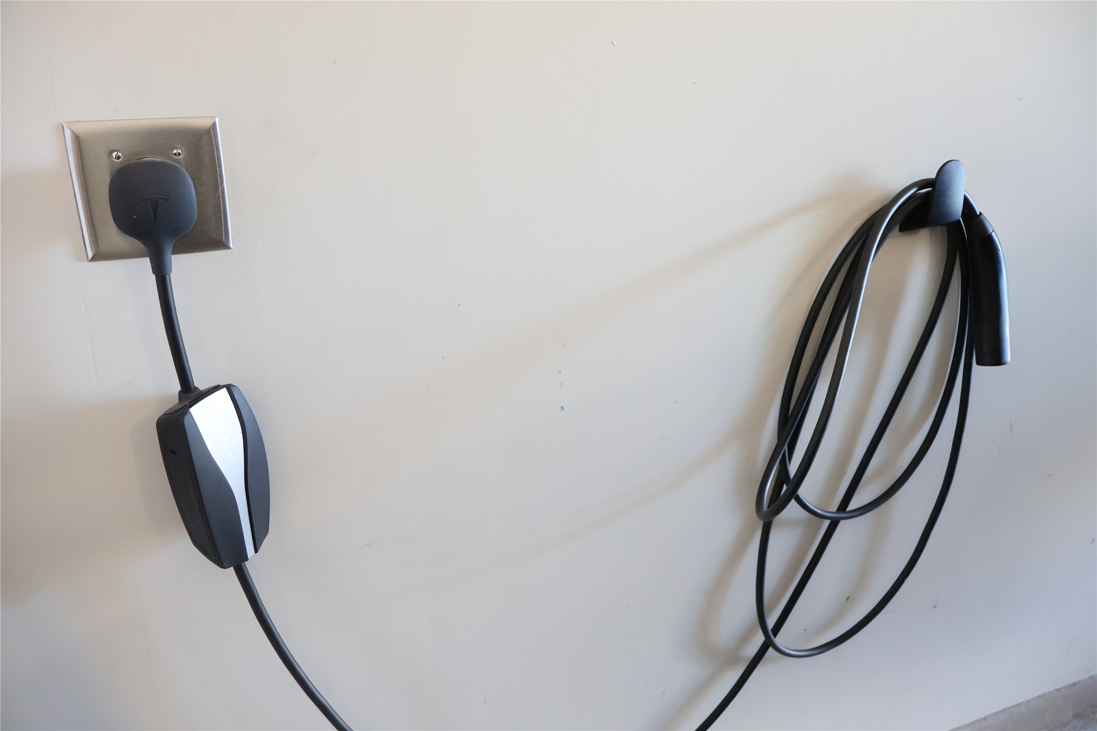 11500 Maple Leaf Way Manor, TX 78653 - Photo 12 of 29 Garage view of electric vehicle charger