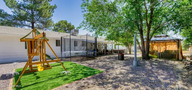 a view of a house with backyard a house and sitting area