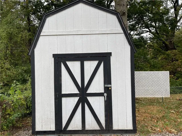 $275,000 | 7924 Northwest Milrey Drive, Kansas City, MO 64152