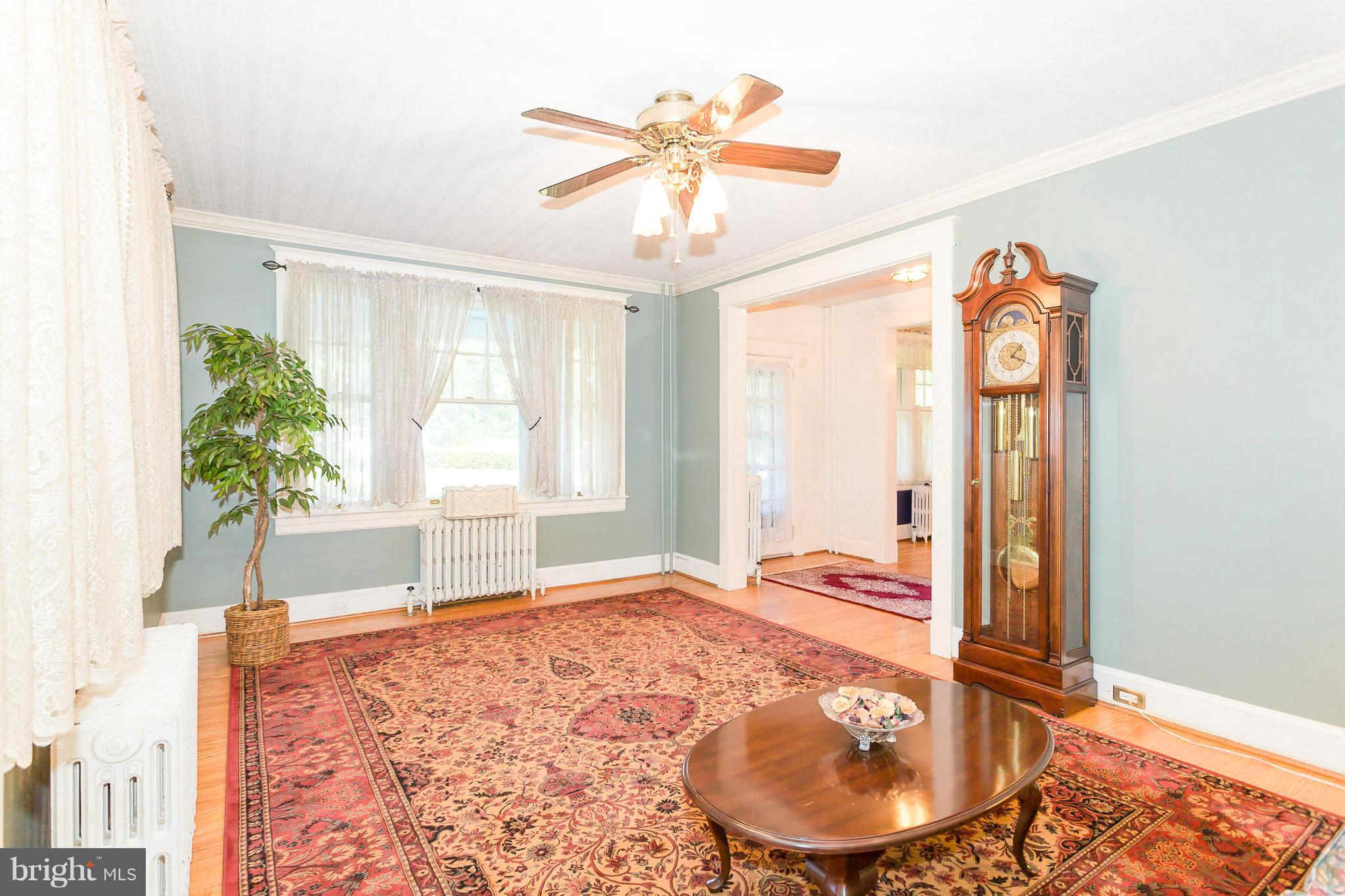 500 South Rolling Road Catonsville, MD 21228 - Photo 3 of 26 Living Room
