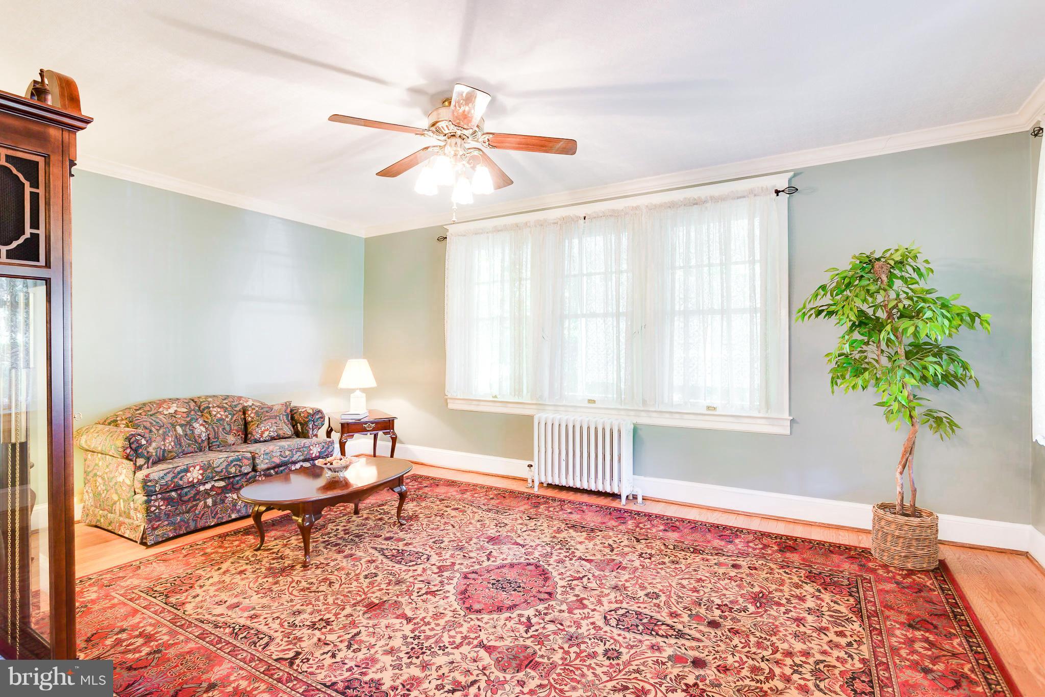 500 South Rolling Road Catonsville, MD 21228 - Photo 4 of 26 Living Room