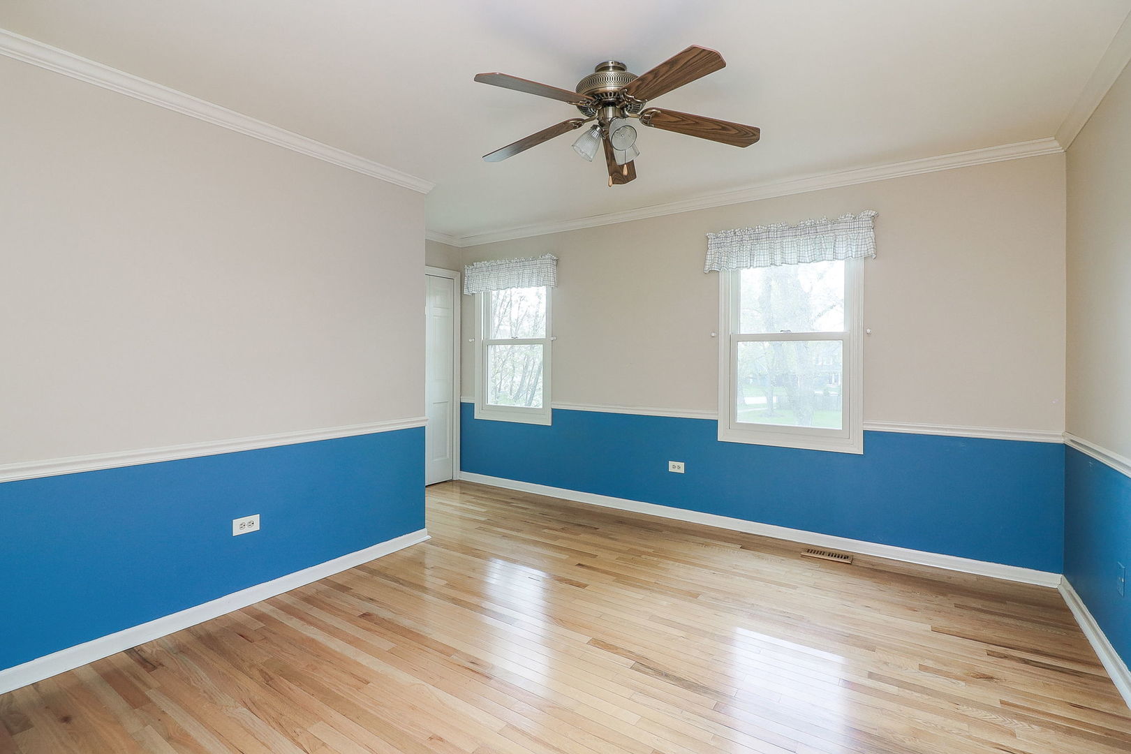 523 Cassin Road Naperville, IL 60565 - Photo 21 of 26 a view of room with window ceiling fan and hardwood floor