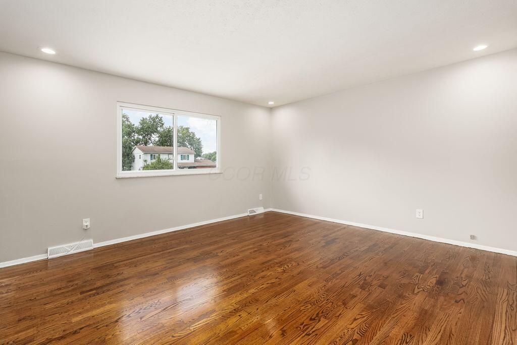 6336 Karl Road Columbus, OH 43229 - Photo 6 of 37 Family room