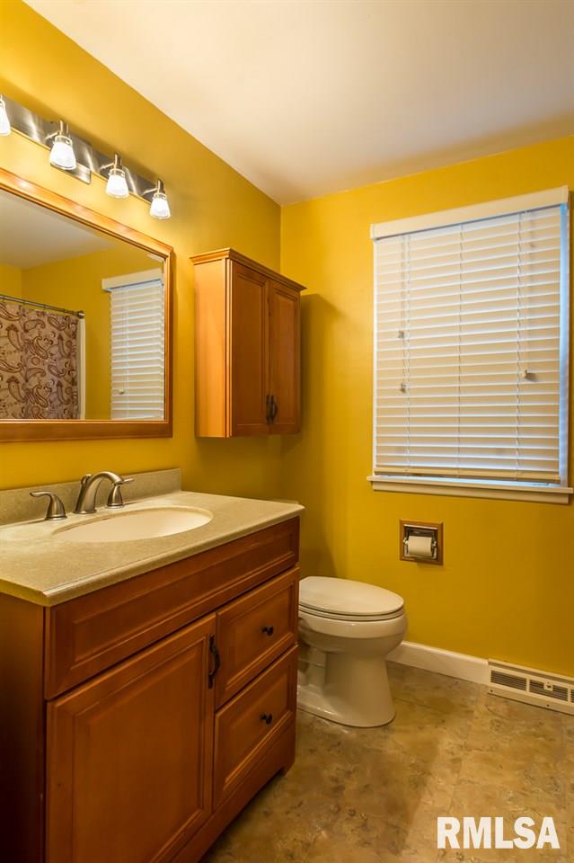 1717 Middle Road Bettendorf, IA 52722 - Photo 11 of 13 Gallery Image 11