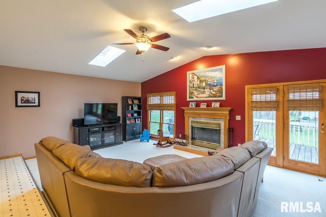 1717 Middle Road Bettendorf, IA 52722 - Photo 4 of 13 Gallery Image 4