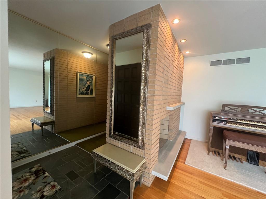 327 Holyoke Road Butler, PA 16001 - Photo 10 of 44 Gallery Image 10
