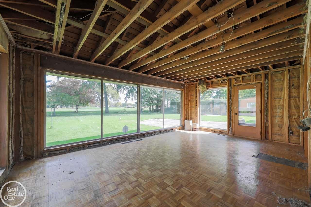 324 Moross Road Grosse Pointe, MI 48236 - Photo 24 of 47 50026288-23.JPG