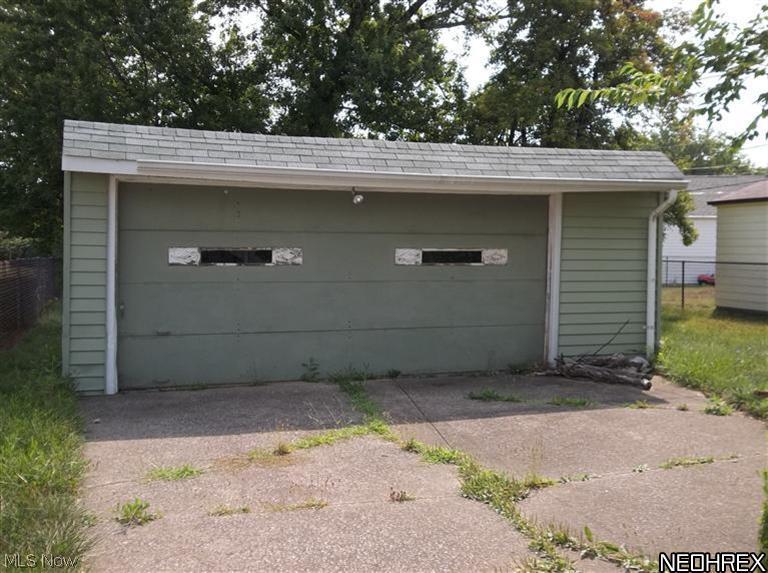 709 Glenhurst Road Willowick, OH 44095 - Photo 4 of 4 GARAGE