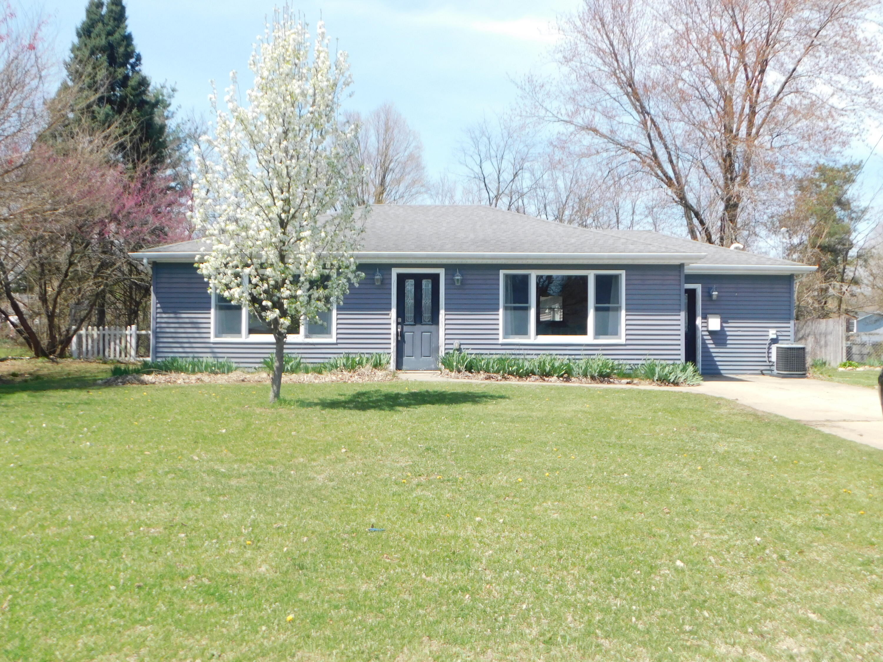 309 East Delaware Street Decatur, MI 49045 - Photo 1 of 19 DSCN2193