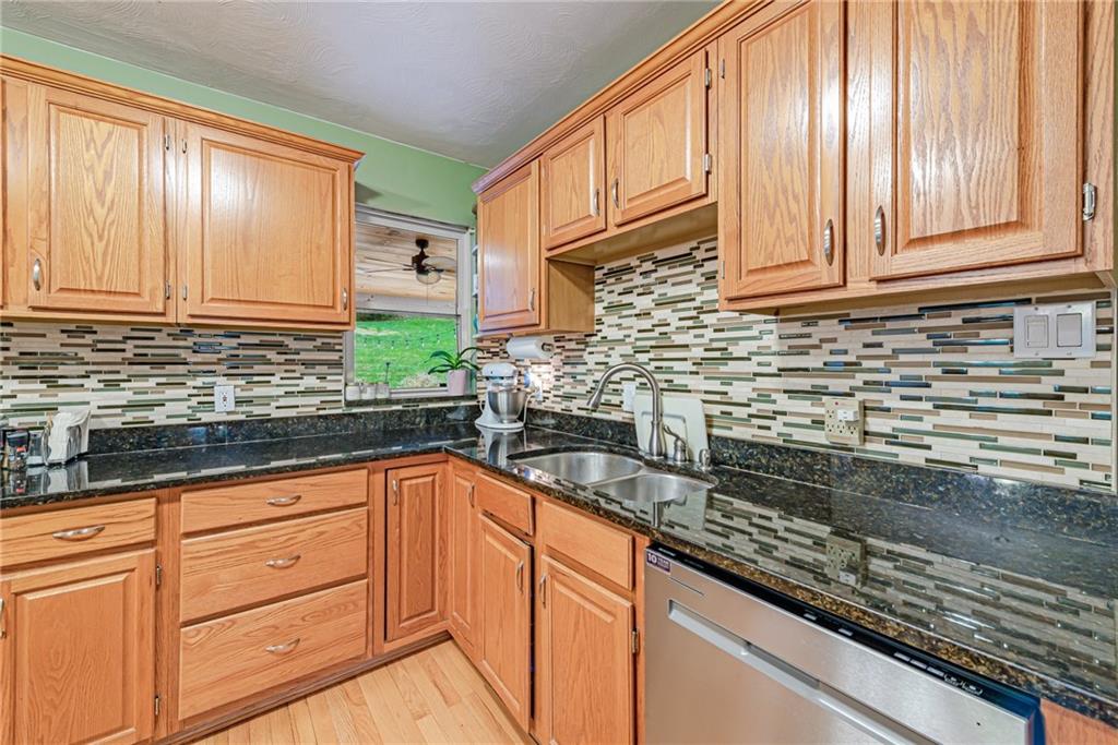 761 Lougeay Road Pittsburgh, PA 15235 - Photo 11 of 45 Gallery Image 11