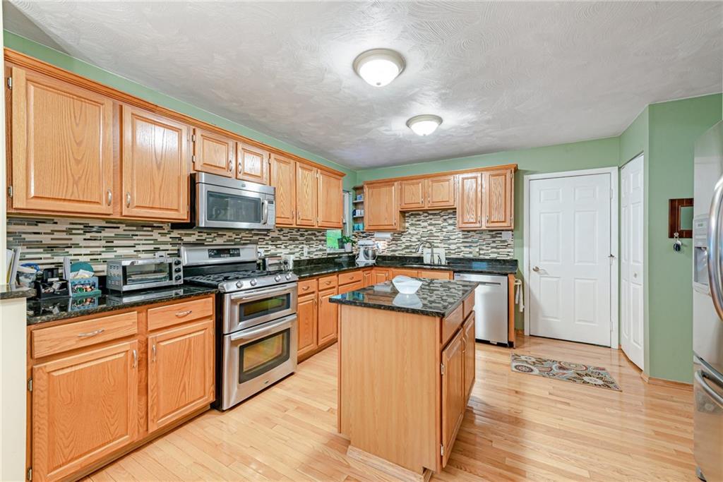 761 Lougeay Road Pittsburgh, PA 15235 - Photo 9 of 45 Gallery Image 9