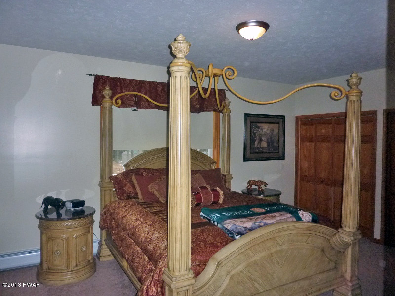 201 Maple Ridge Drive Hawley, PA 18428 - Photo 12 of 52
