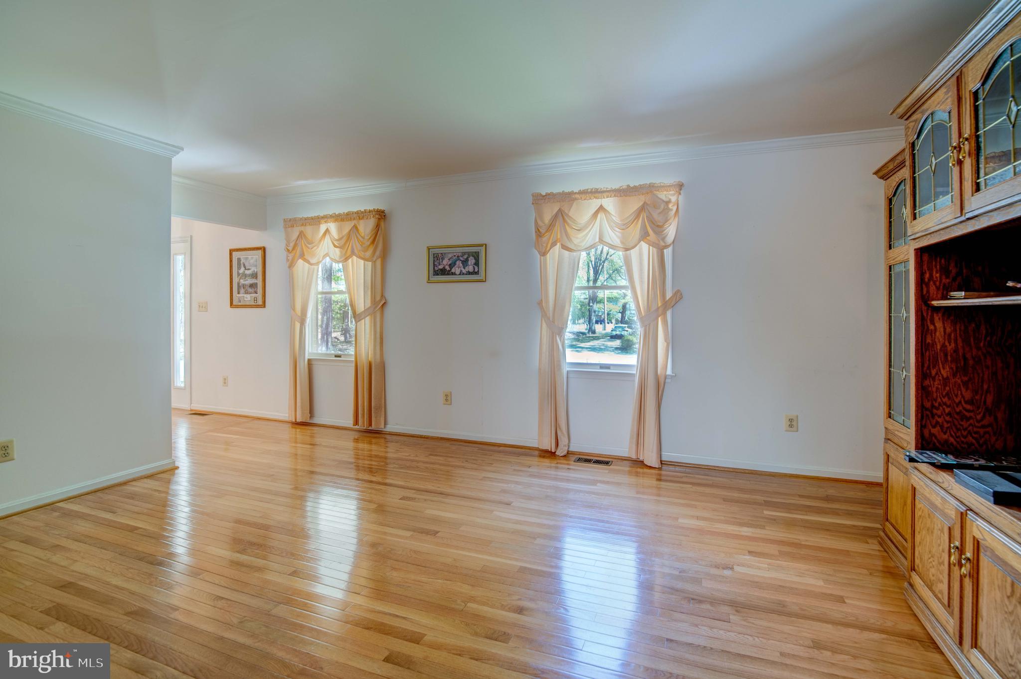 6380 Shady Side Road Shady Side, MD 20764 - Photo 25 of 95 Living room
