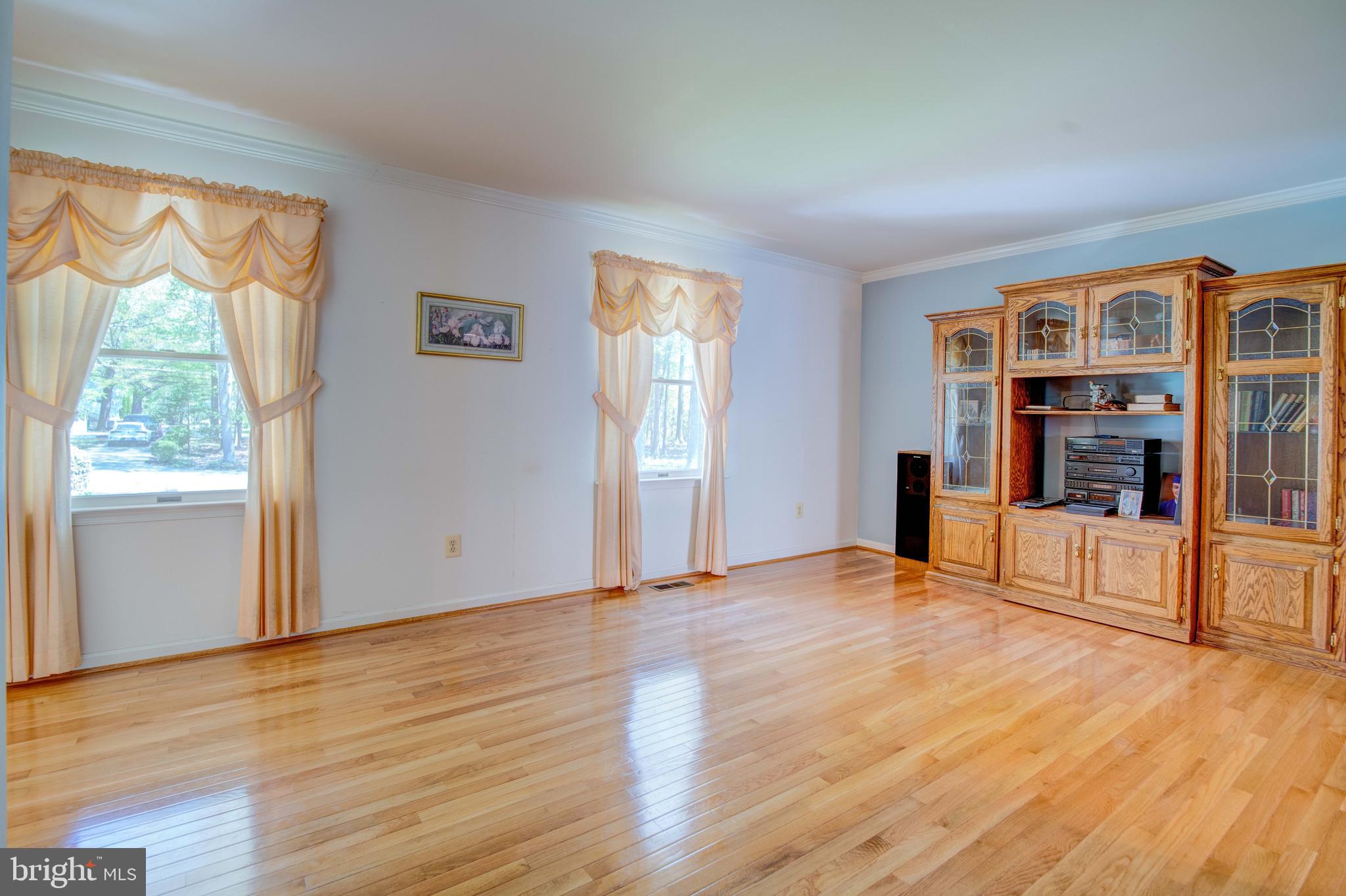 6380 Shady Side Road Shady Side, MD 20764 - Photo 26 of 95 Living room
