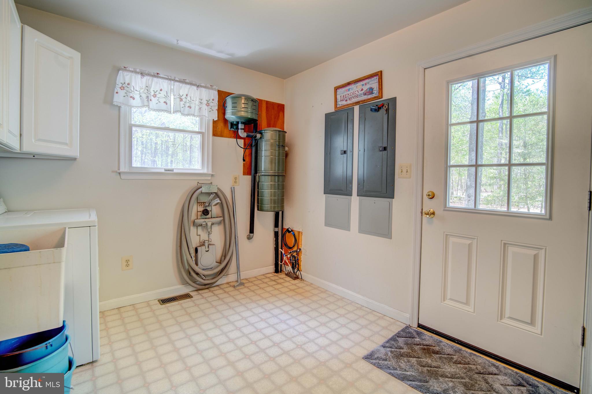 6380 Shady Side Road Shady Side, MD 20764 - Photo 39 of 95 Laundry room/mud room