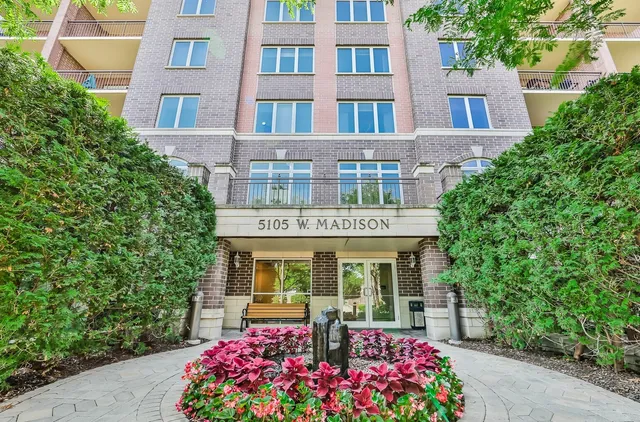 $374,900 | 5105 Madison Street, Unit 1206, Skokie, IL 60077
