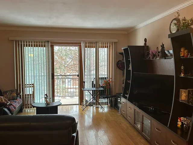 $374,900 | 5105 Madison Street, Unit 1206, Skokie, IL 60077