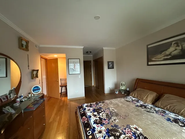 $374,900 | 5105 Madison Street, Unit 1206, Skokie, IL 60077