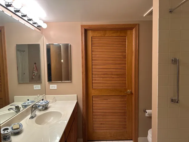 $374,900 | 5105 Madison Street, Unit 1206, Skokie, IL 60077