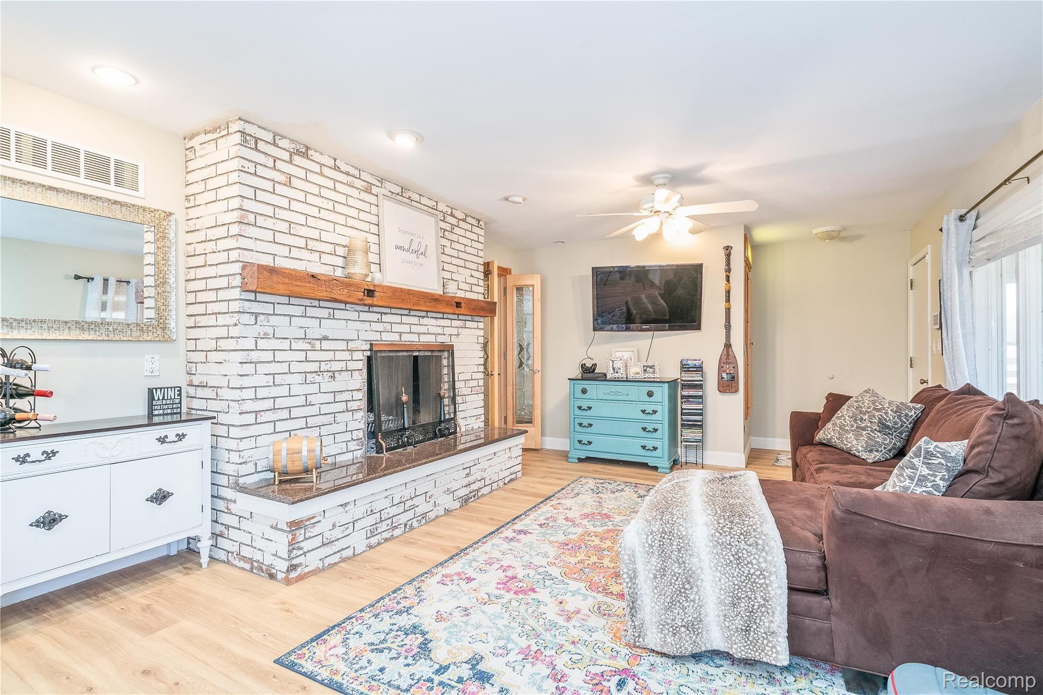 24105 Waltz Road New Boston, MI 48164 - Photo 10 of 40 24105 Waltz Rd-7860.jpg