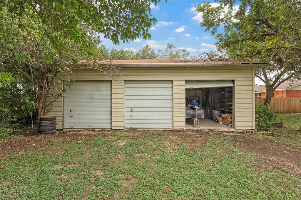 2131 Mountainview Drive Waco, TX 76710 - Photo 25 of 27 View of detached garage