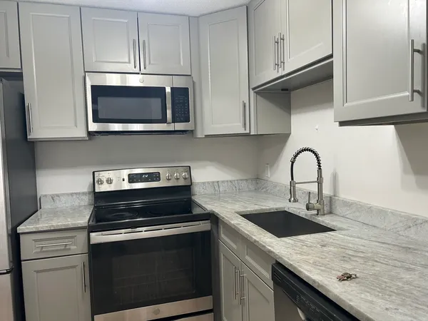 $2,800 | 380 A Great Road, Unit 301, Acton, MA 01720