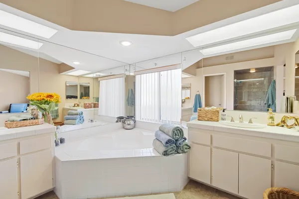 $529,000 | 752 Vista Lago Drive North, Palm Desert, CA 92211