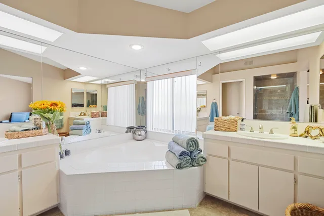 $529,000 | 752 Vista Lago Drive North, Palm Desert, CA 92211