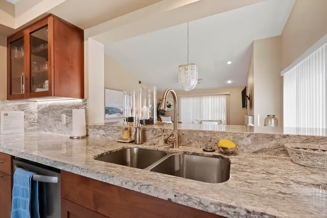 $529,000 | 752 Vista Lago Drive North, Palm Desert, CA 92211