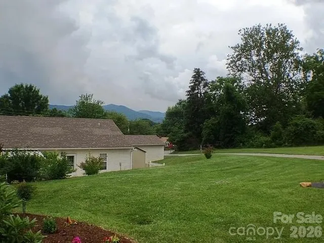 a view of an house with backyard space and garden