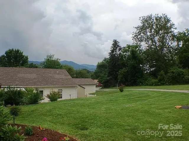 a view of an house with backyard space and garden